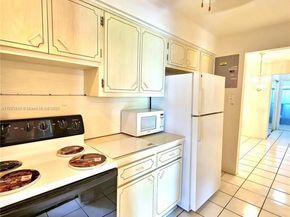 160 NE 8th Ave 11A, Hallandale Beach FL 33009