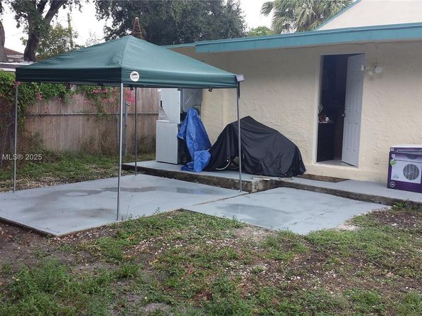 27 SW 7th St, Hallandale Beach FL 33009