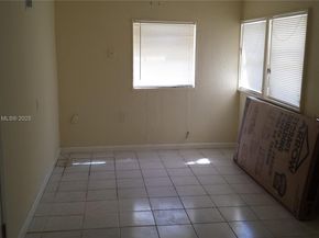 27 SW 7th St, Hallandale Beach FL 33009