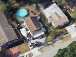 27 SW 7th St, Hallandale Beach FL 33009