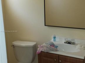 27 SW 7th St, Hallandale Beach FL 33009