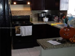 27 SW 7th St, Hallandale Beach FL 33009