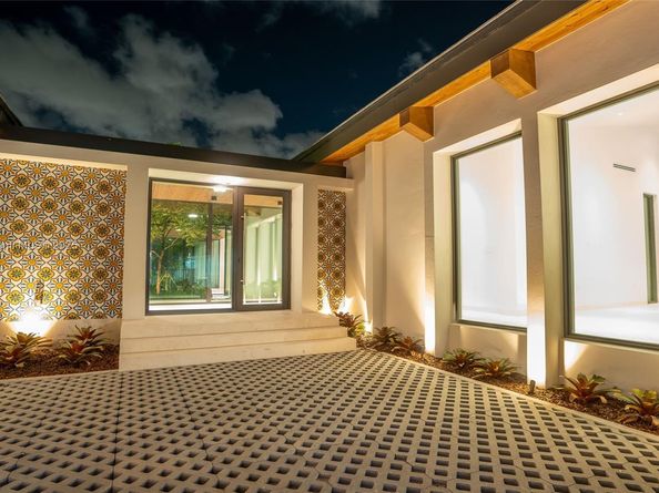 6716 San Vicente St, Coral Gables FL 33146