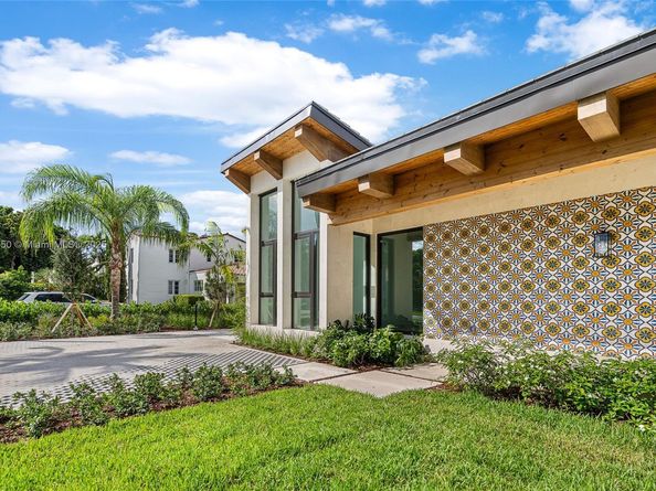 6716 San Vicente St, Coral Gables FL 33146