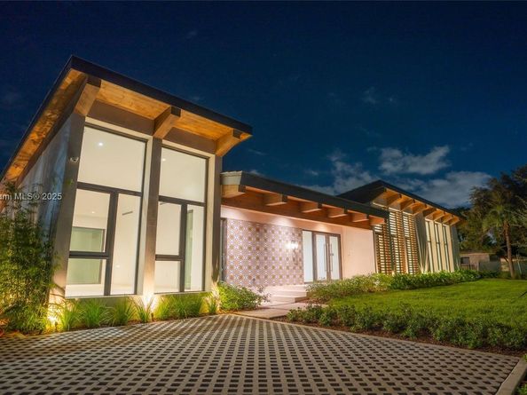 6716 San Vicente St, Coral Gables FL 33146