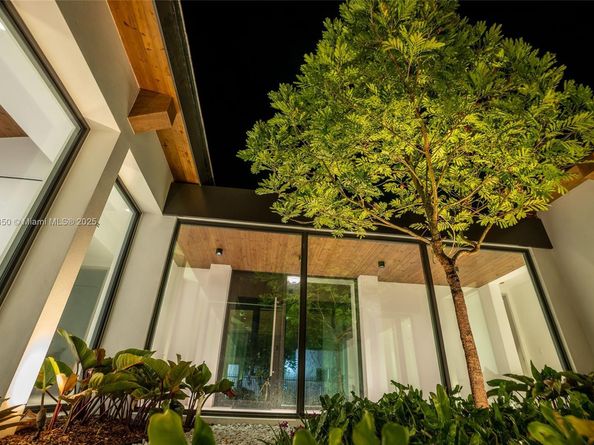 6716 San Vicente St, Coral Gables FL 33146