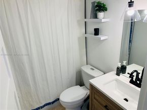 6815 Edgewater Dr 105, Coral Gables FL 33133
