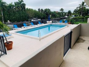 6815 Edgewater Dr 105, Coral Gables FL 33133