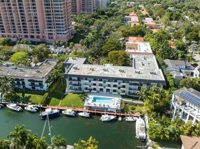 6815 Edgewater Dr 105, Coral Gables FL 33133