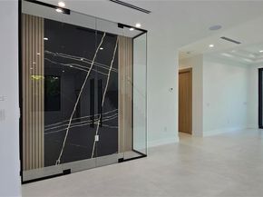 9330 SW 34th St, Miami FL 33165