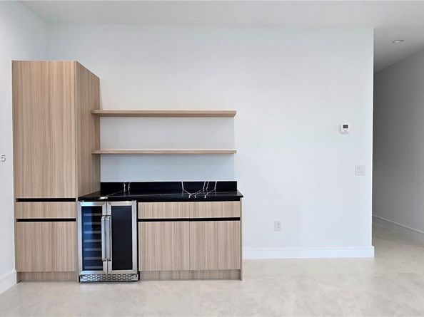 9330 SW 34th St, Miami FL 33165