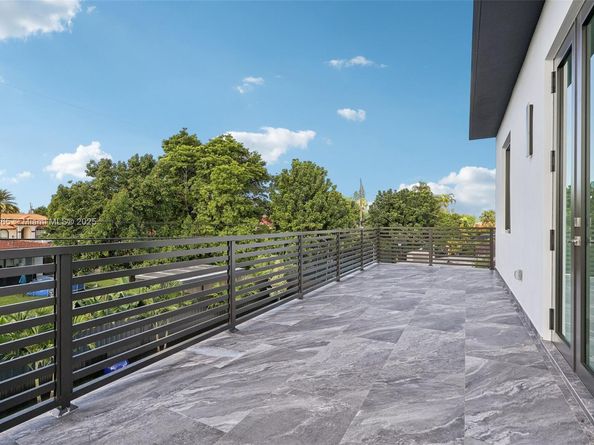 9330 SW 34th St, Miami FL 33165