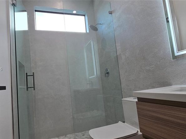 9330 SW 34th St, Miami FL 33165