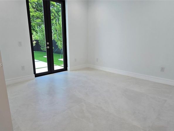 9330 SW 34th St, Miami FL 33165