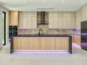 9330 SW 34th St, Miami FL 33165