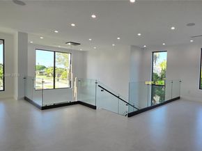 9330 SW 34th St, Miami FL 33165