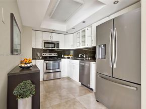 20100 W Country Club Dr 204, Aventura FL 33180