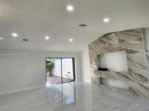 9088 SW 22nd St E, Boca Raton FL 33428