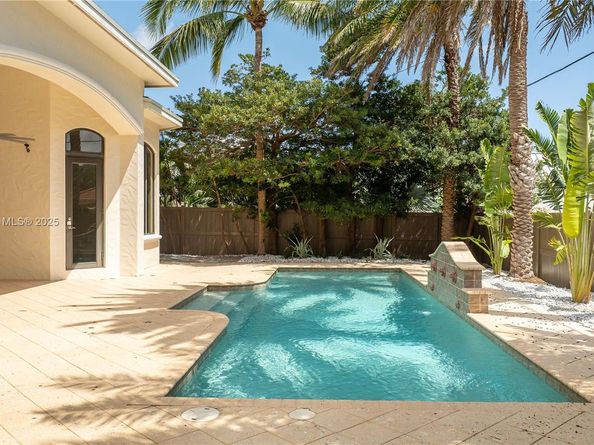 260 NE Wavecrest Ct, Boca Raton FL 33432