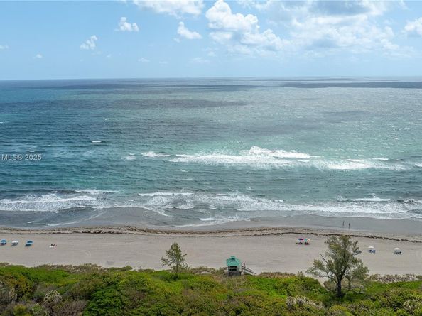 260 NE Wavecrest Ct, Boca Raton FL 33432