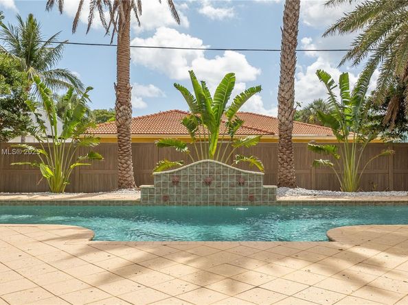 260 NE Wavecrest Ct, Boca Raton FL 33432