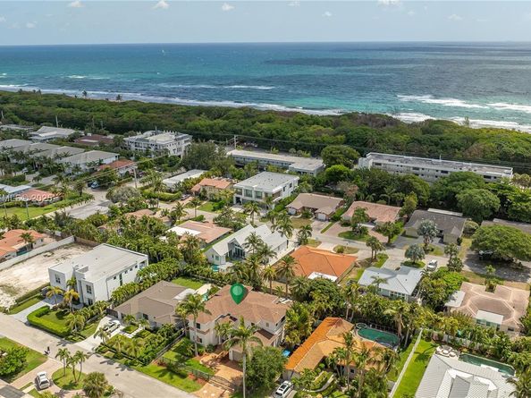 260 NE Wavecrest Ct, Boca Raton FL 33432