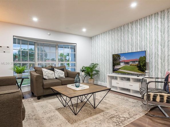 1305 Funston St, Hollywood FL 33019