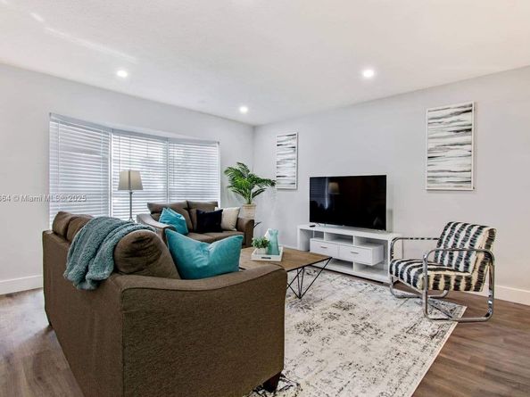 1305 Funston St, Hollywood FL 33019