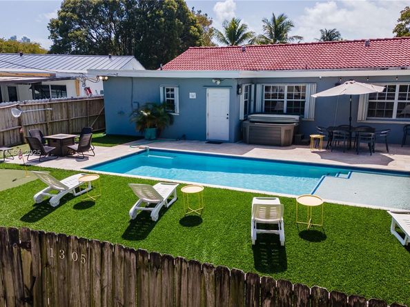 1305 Funston St, Hollywood FL 33019