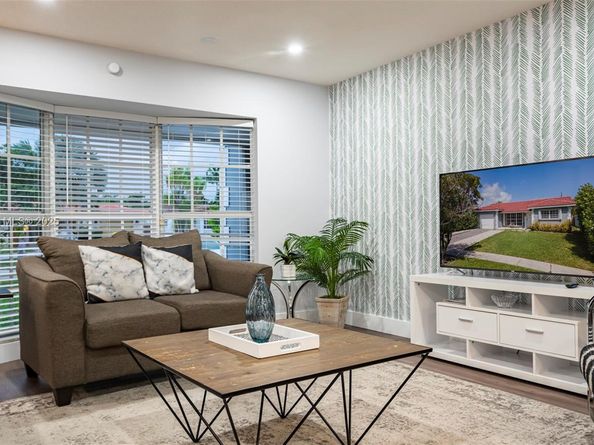 1305 Funston St, Hollywood FL 33019