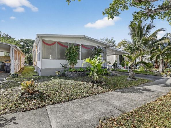 3024 SW 52nd St, Dania Beach FL 33312