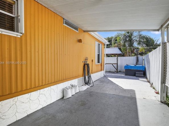 3024 SW 52nd St, Dania Beach FL 33312