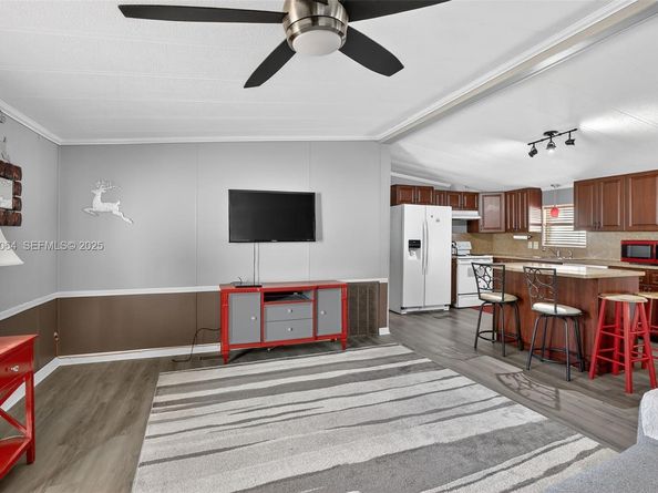 3024 SW 52nd St, Dania Beach FL 33312