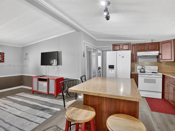 3024 SW 52nd St, Dania Beach FL 33312