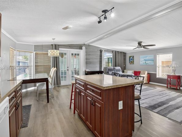 3024 SW 52nd St, Dania Beach FL 33312