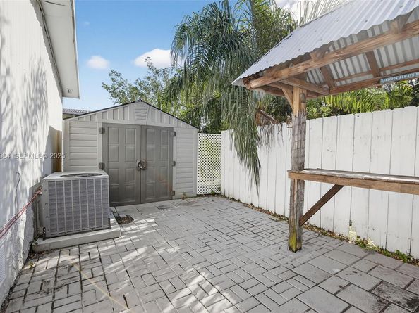 3024 SW 52nd St, Dania Beach FL 33312