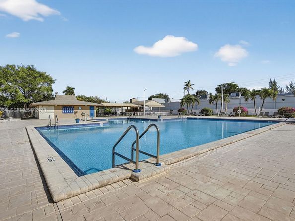 3024 SW 52nd St, Dania Beach FL 33312