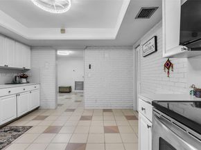 7541 SW 9th St, Plantation FL 33317