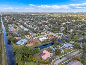 7541 SW 9th St, Plantation FL 33317