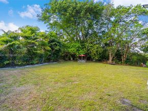 7541 SW 9th St, Plantation FL 33317