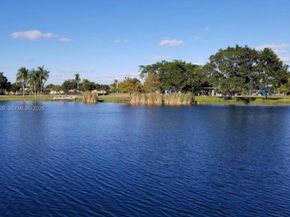 7541 SW 9th St, Plantation FL 33317