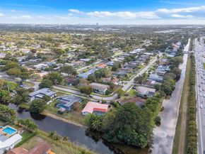 7541 SW 9th St, Plantation FL 33317