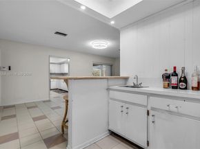 7541 SW 9th St, Plantation FL 33317