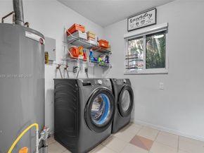 7541 SW 9th St, Plantation FL 33317