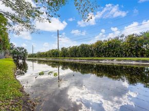 7541 SW 9th St, Plantation FL 33317