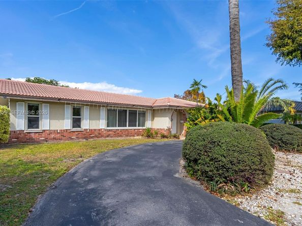 7541 SW 9th St, Plantation FL 33317