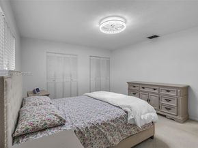 7541 SW 9th St, Plantation FL 33317