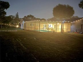 7541 SW 9th St, Plantation FL 33317