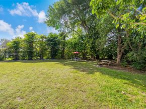 7541 SW 9th St, Plantation FL 33317