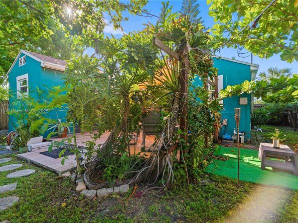 2447 Wilson St, Hollywood FL 33020